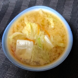 白菜と豆腐の味噌汁